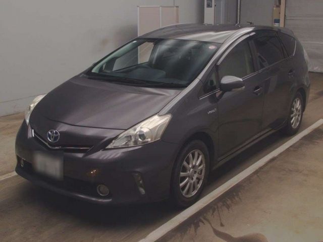 4081 Toyota Prius alpha ZVW41W 2014 г. (TAA Kantou)